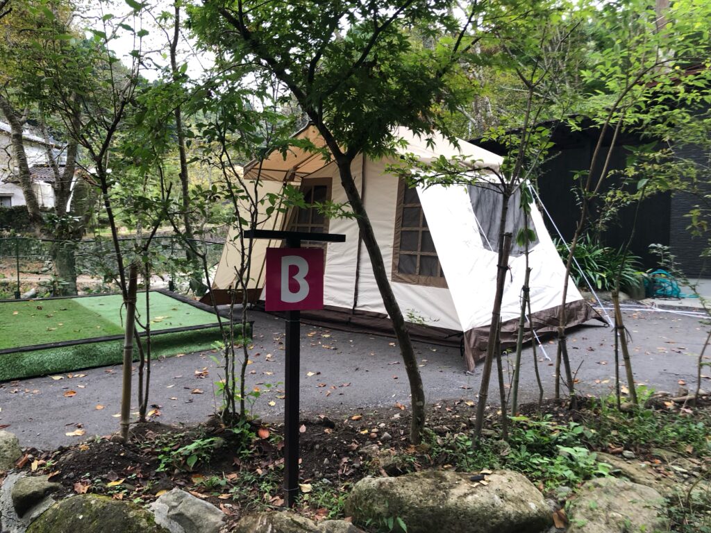 区画B-備え付けテント