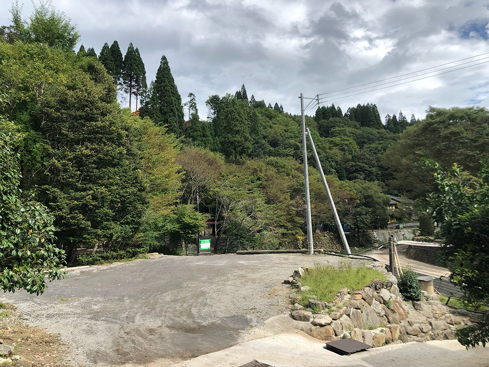 入り口付近予備駐車場